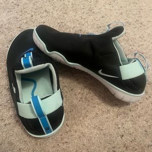 Women’s Nike nursing athletic shoes